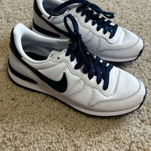 NWOT Nike Internationalist Shoes size 6